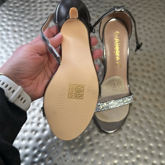 Allegra K Silver Women's Heels New! Size 6 - Picture 6 of 7